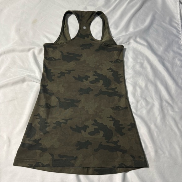 Lululemon Cool Racerback in Fatigue Green Size 4 (best guess, no tag or dot) - Picture 2 of 8
